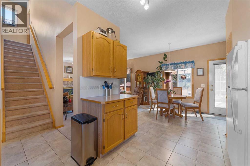 Single Family House for Sale in  Douglas Ridge Close SE Douglasdale/Glen Calgary 