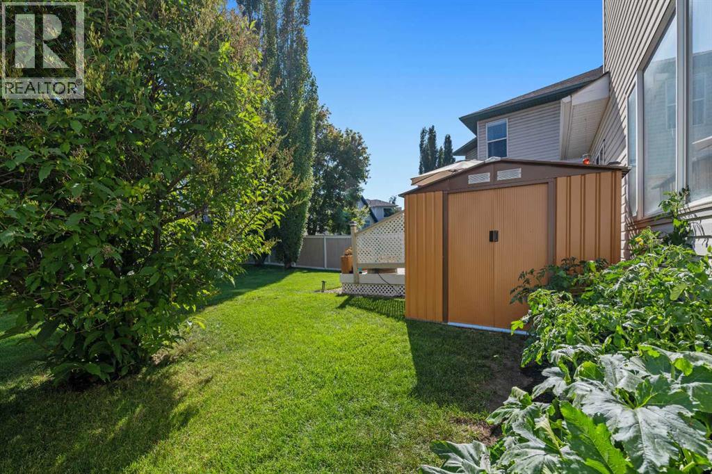 Single Family House for Sale in  Douglas Ridge Close SE Douglasdale/Glen Calgary 