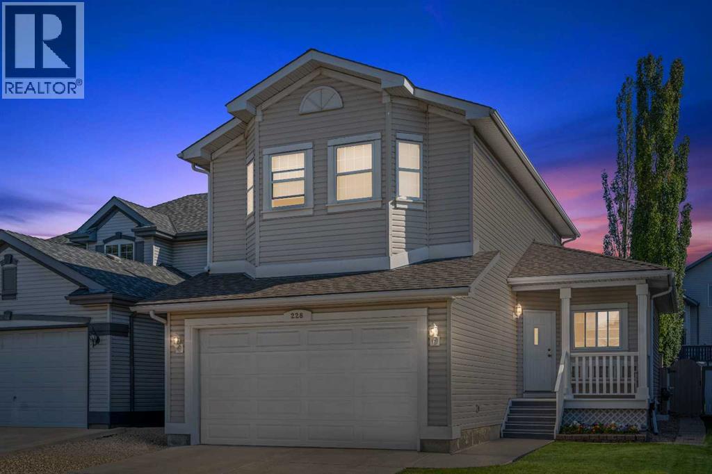 228 Douglas Ridge Close SE, Calgary, Alberta