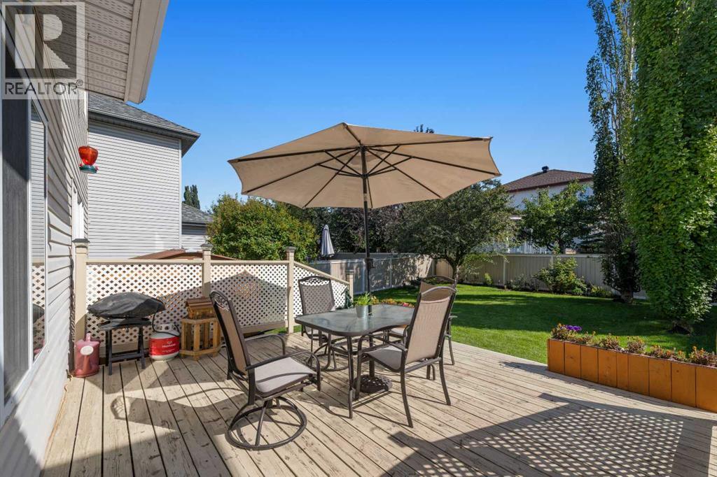 Single Family House for Sale in  Douglas Ridge Close SE Douglasdale/Glen Calgary 
