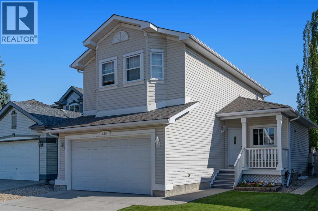 Single Family House for Sale in  Douglas Ridge Close SE Douglasdale/Glen Calgary 