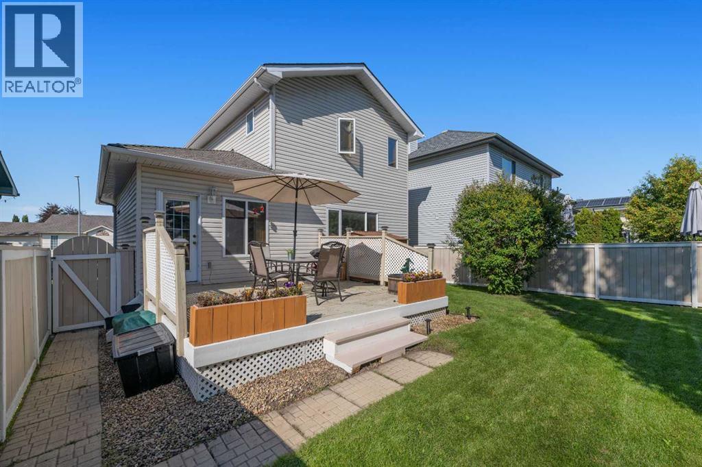 Single Family House for Sale in  Douglas Ridge Close SE Douglasdale/Glen Calgary 