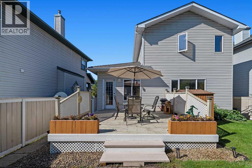 Single Family House for Sale in  Douglas Ridge Close SE Douglasdale/Glen Calgary 