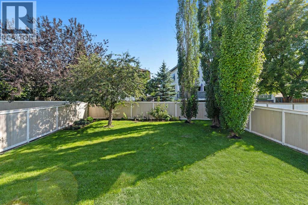 Single Family House for Sale in  Douglas Ridge Close SE Douglasdale/Glen Calgary 