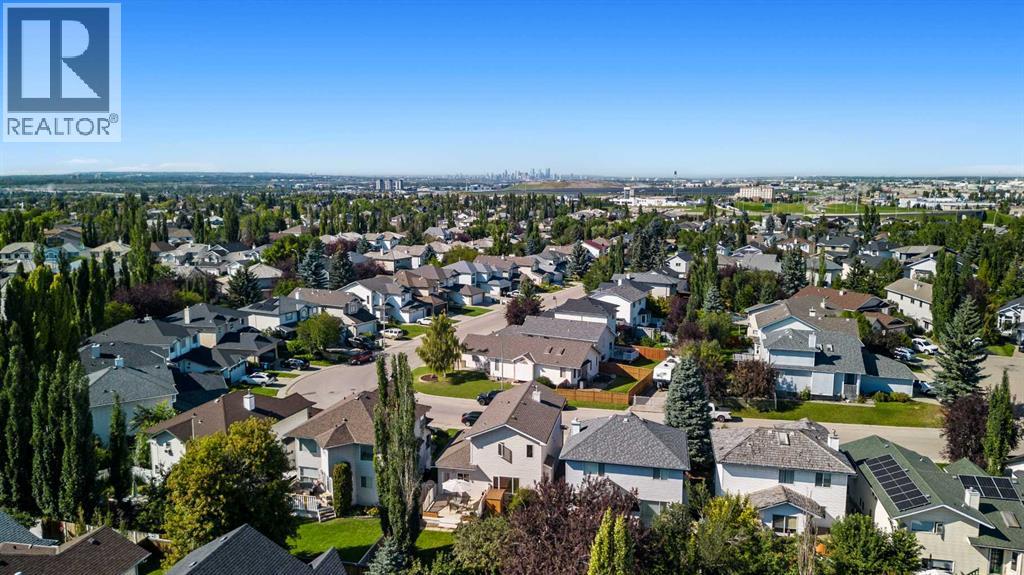 Single Family House for Sale in  Douglas Ridge Close SE Douglasdale/Glen Calgary 