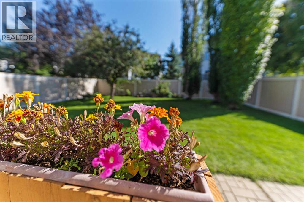 Single Family House for Sale in  Douglas Ridge Close SE Douglasdale/Glen Calgary 