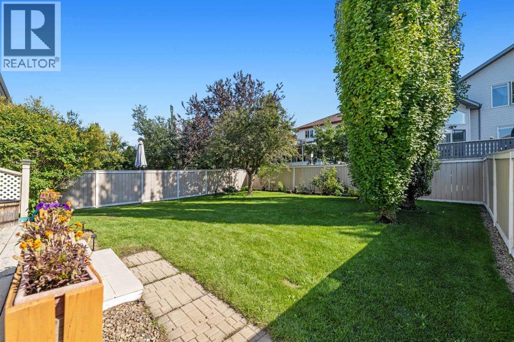 Single Family House for Sale in  Douglas Ridge Close SE Douglasdale/Glen Calgary 