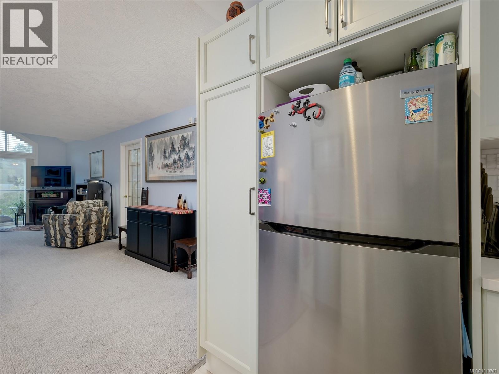 302 1485 Garnet Rd, Saanich