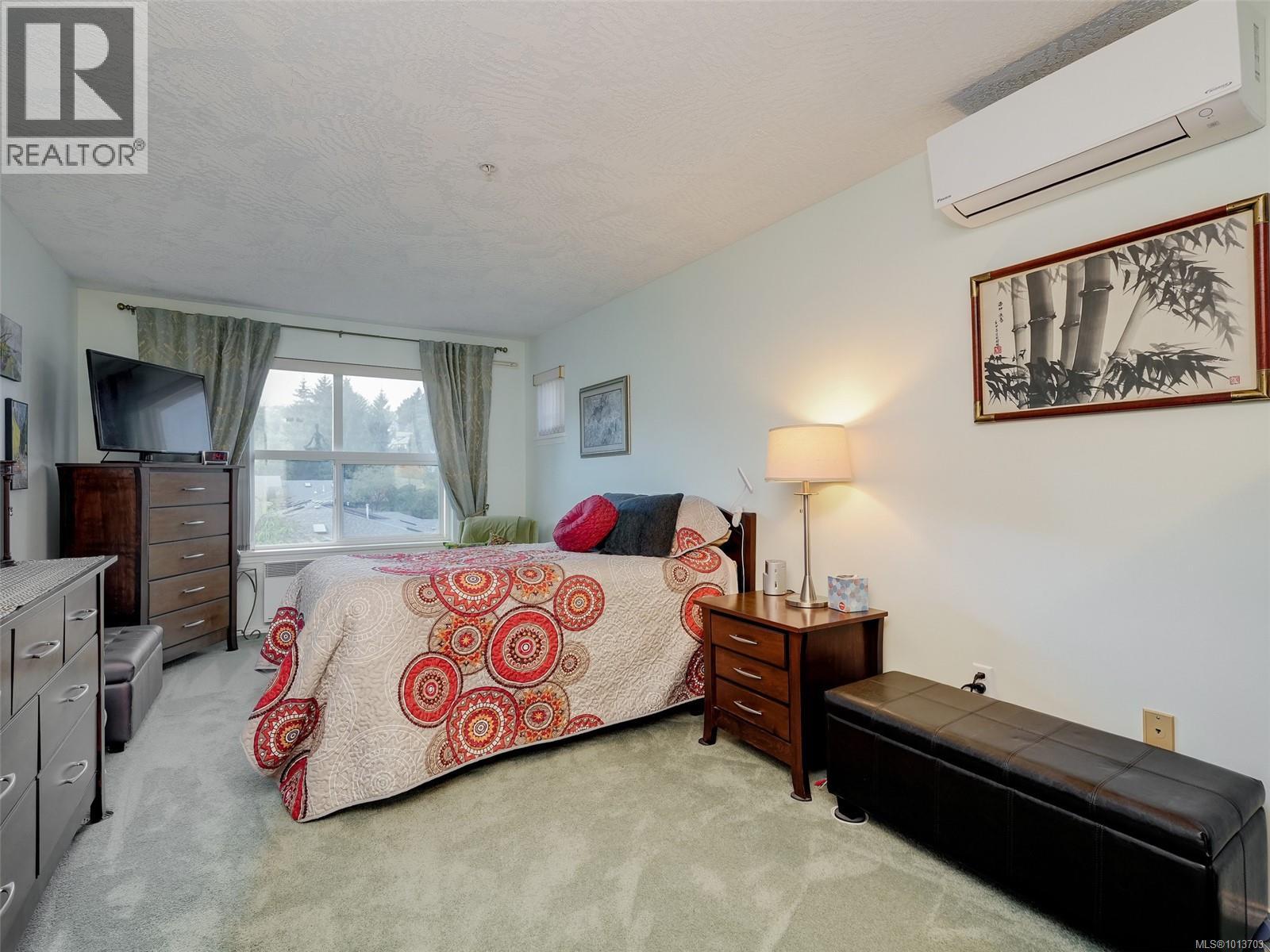 302 1485 Garnet Rd, Saanich