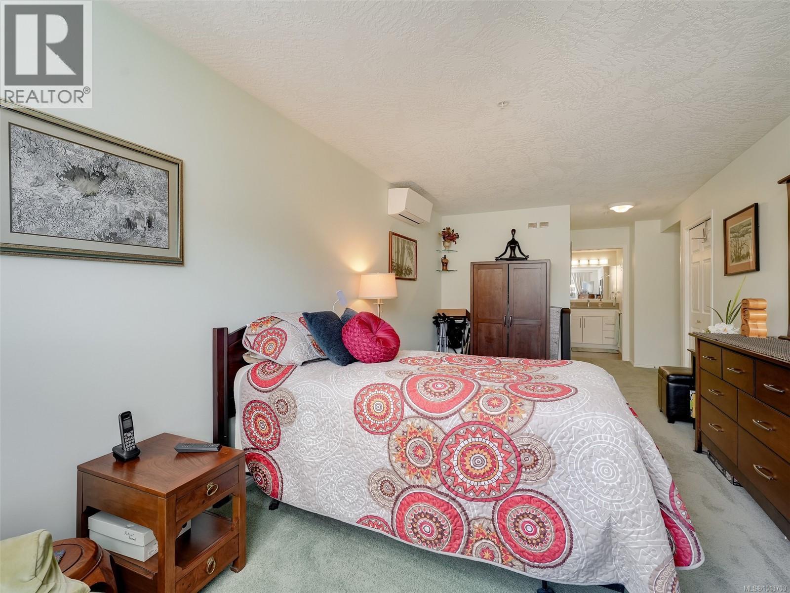 302 1485 Garnet Rd, Saanich