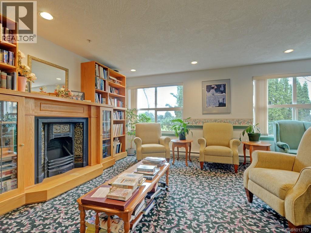 302 1485 Garnet Rd, Saanich