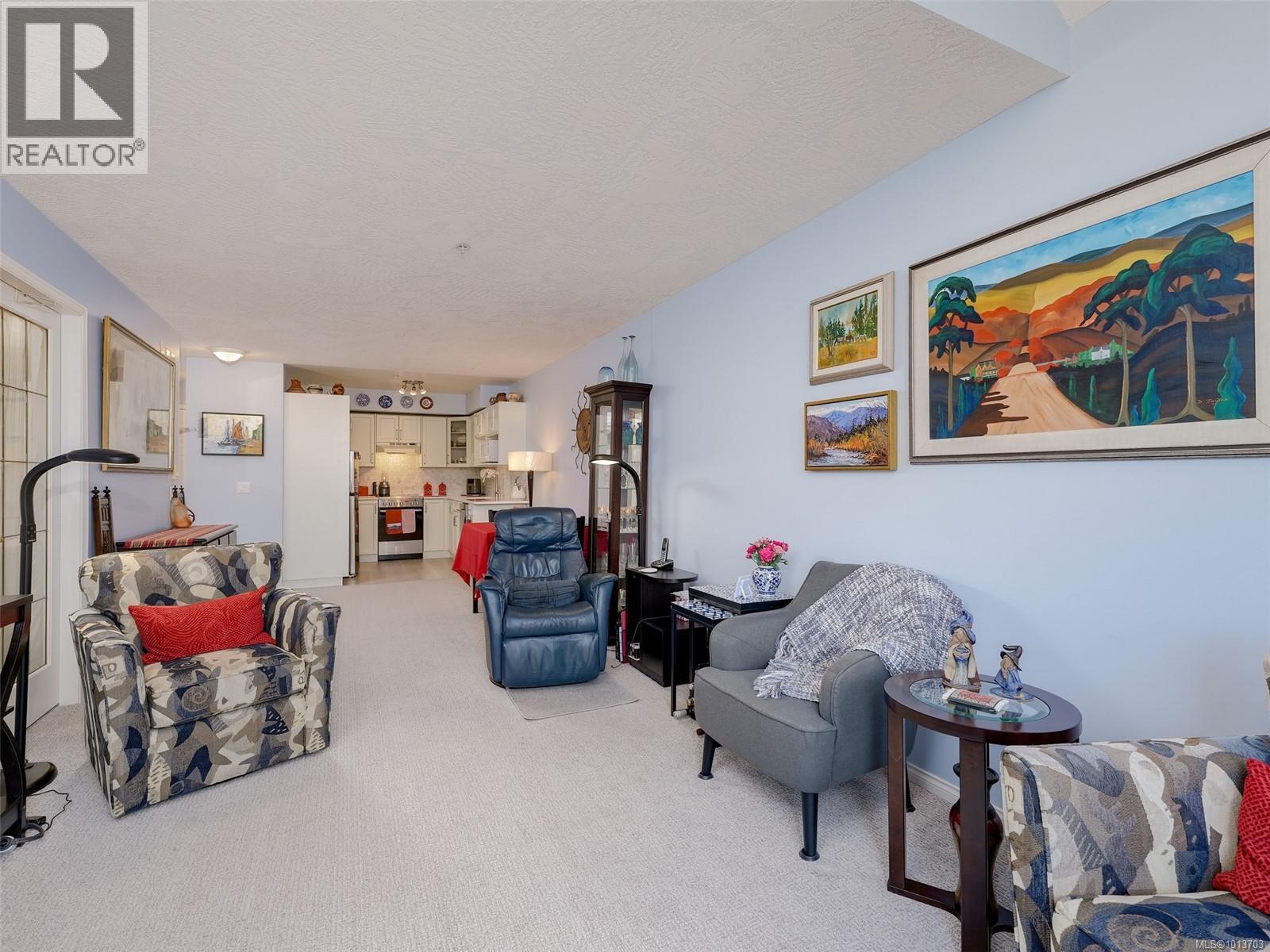 302 1485 Garnet Rd, Saanich