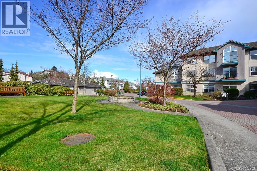 302 1485 Garnet Rd, Saanich