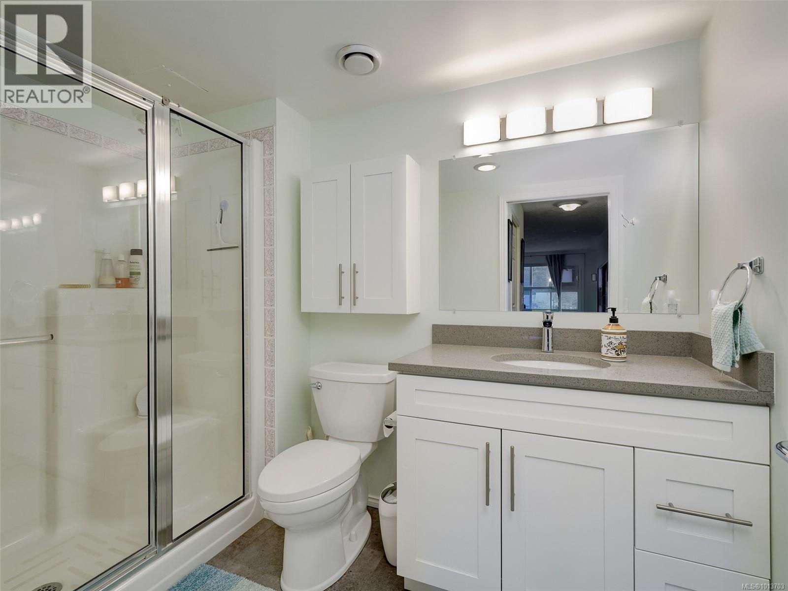 302 1485 Garnet Rd, Saanich
