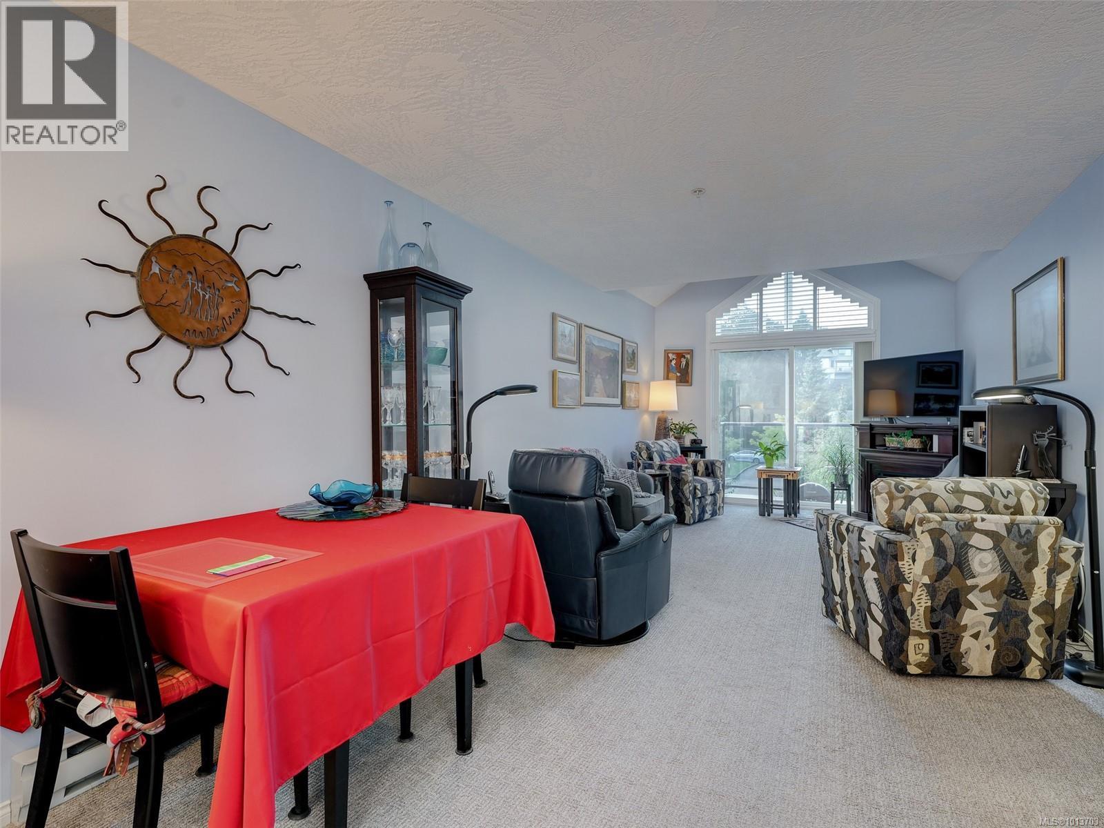 302 1485 Garnet Rd, Saanich
