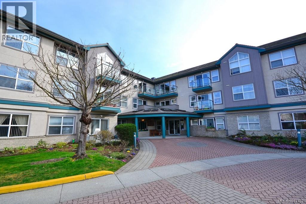 302 1485 Garnet Rd, Saanich