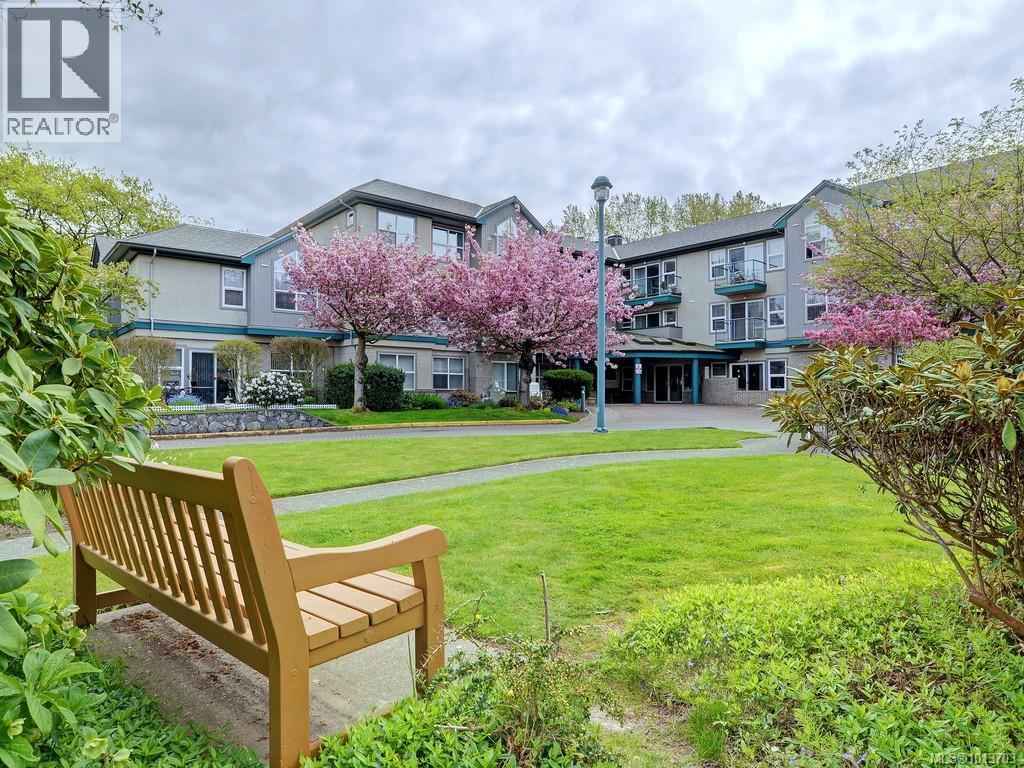 302 1485 Garnet Rd, Saanich