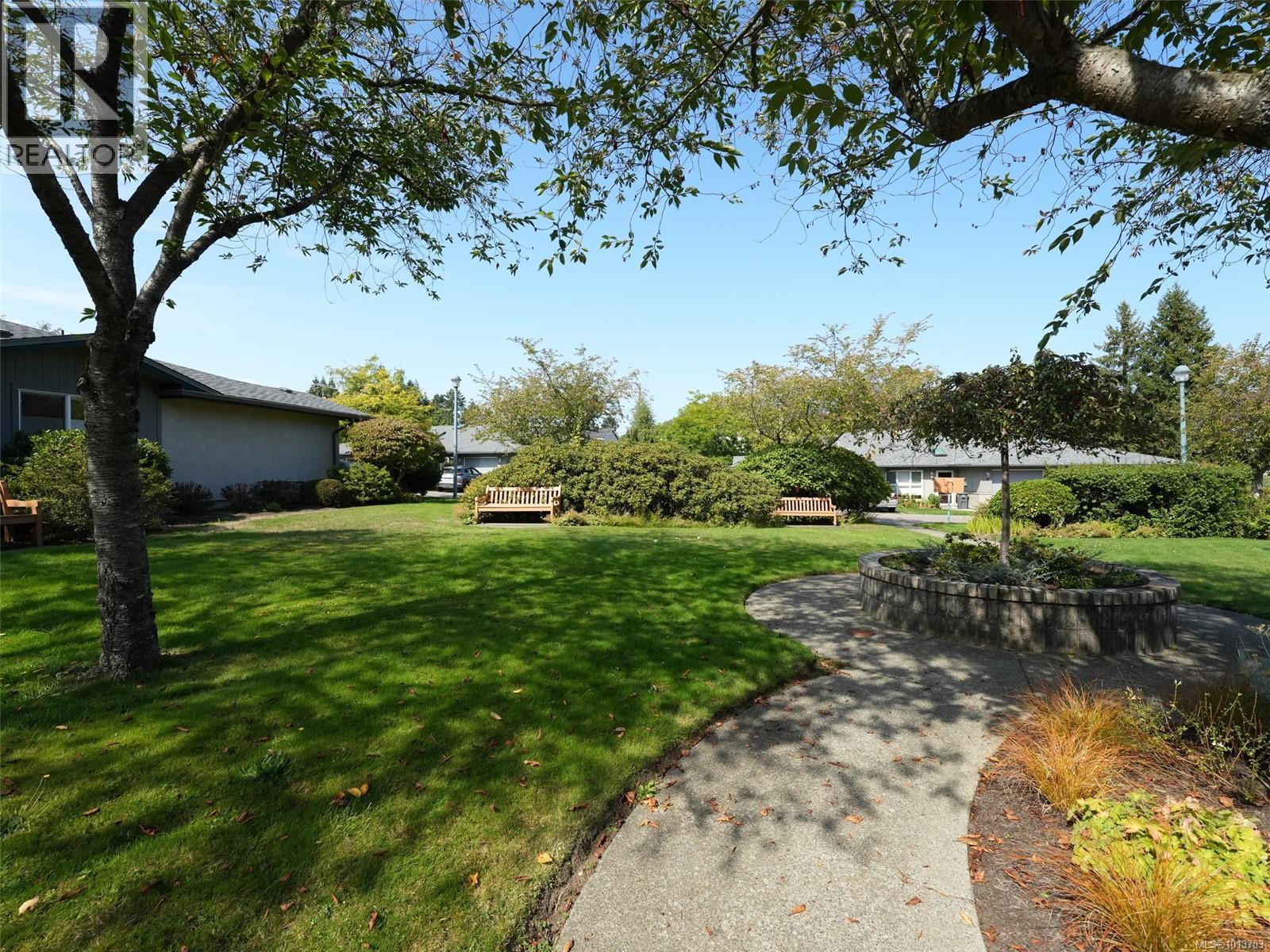 302 1485 Garnet Rd, Saanich