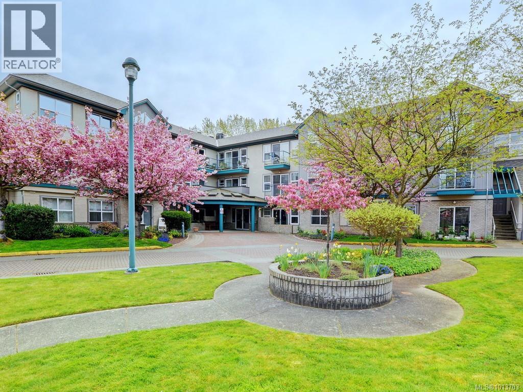 302 1485 Garnet Rd, Saanich