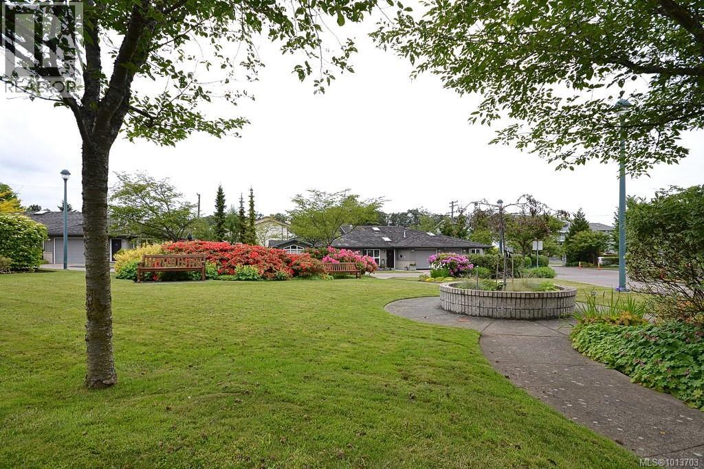 302 1485 Garnet Rd, Saanich