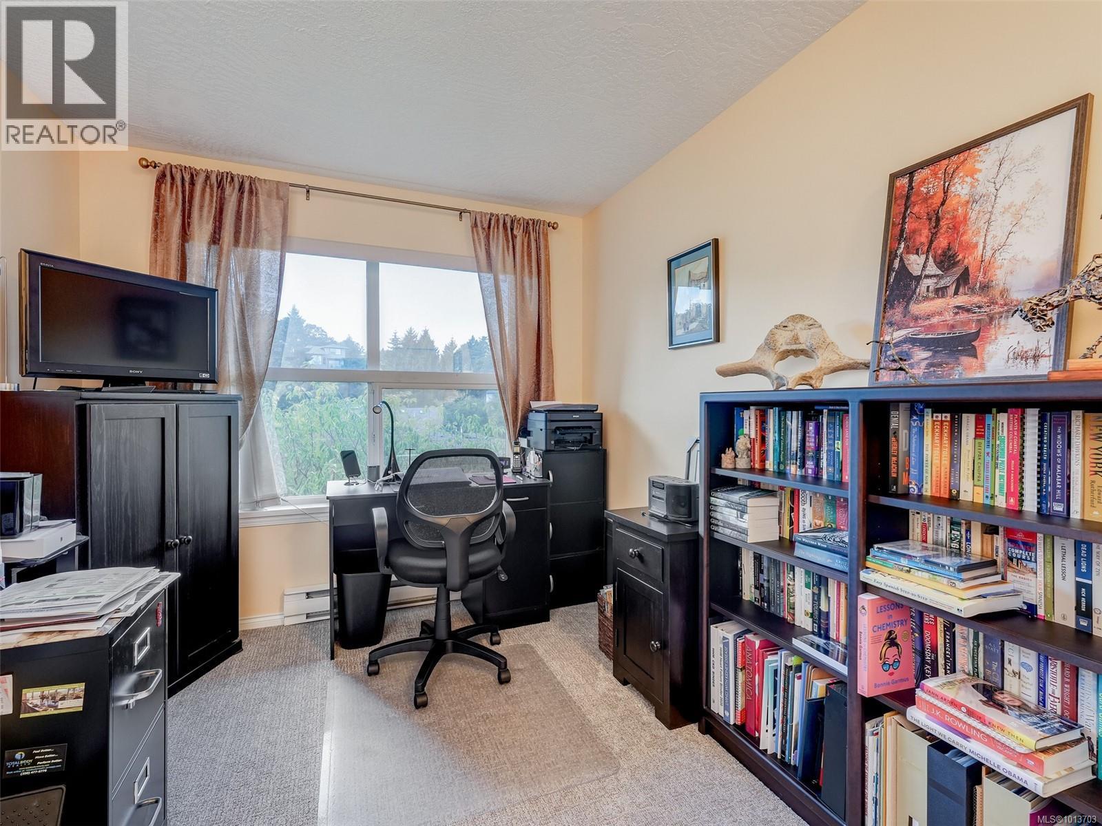 302 1485 Garnet Rd, Saanich