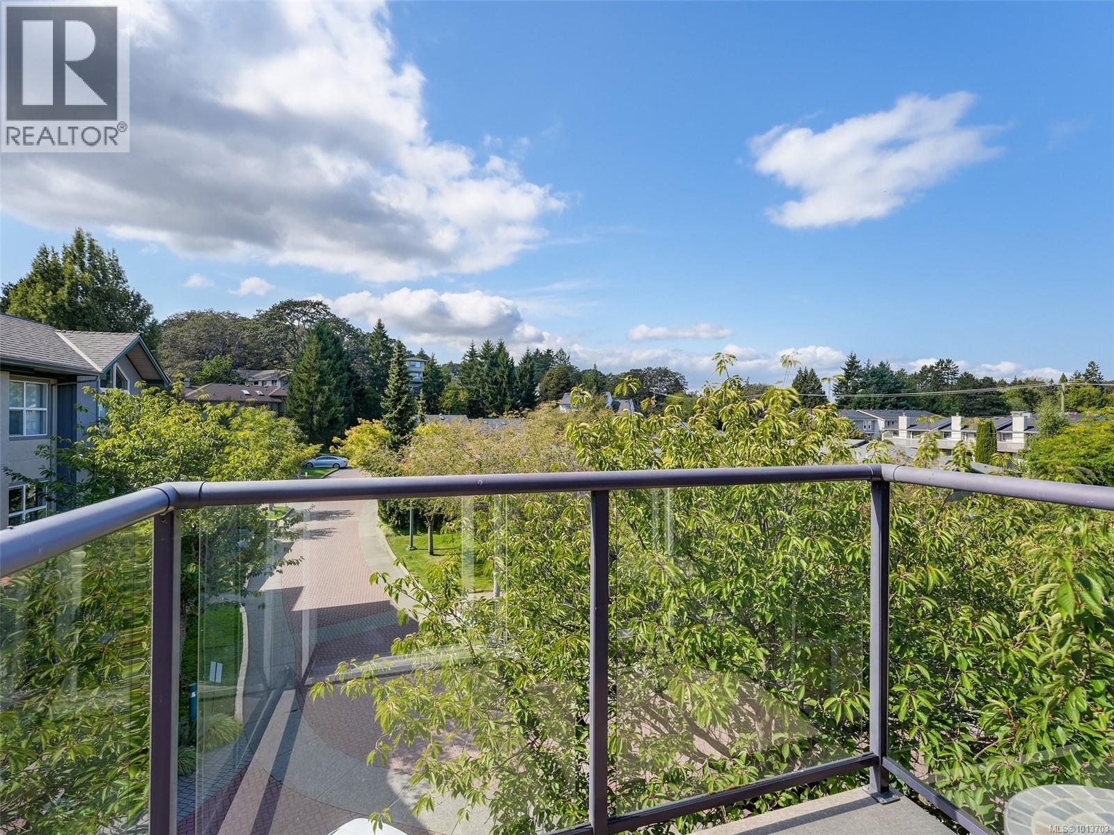 302 1485 Garnet Rd, Saanich