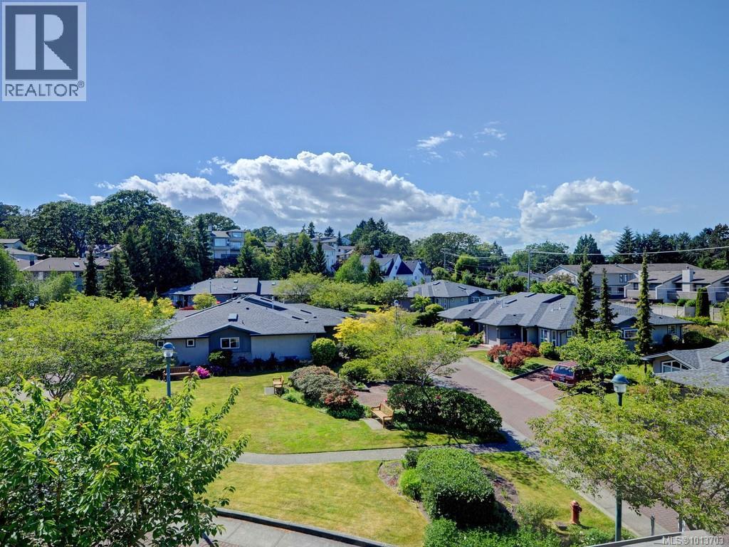 302 1485 Garnet Rd, Saanich
