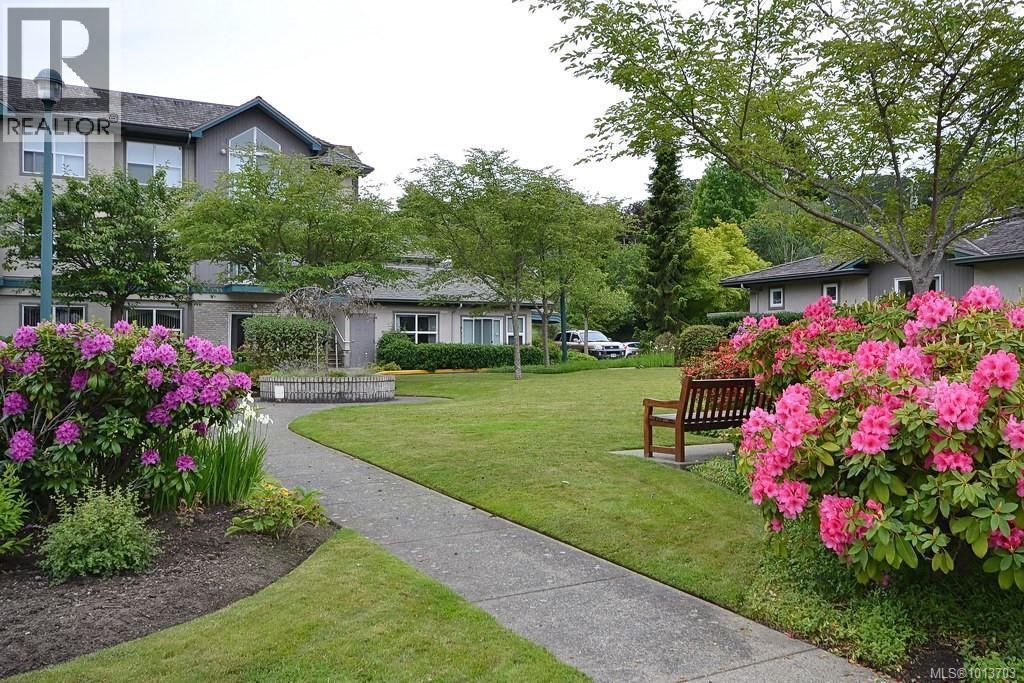 302 1485 Garnet Rd, Saanich
