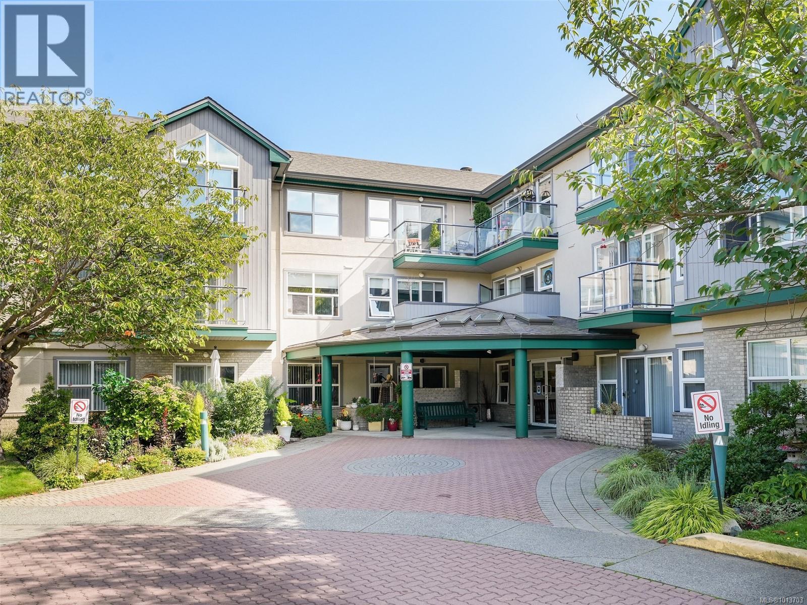 302 1485 Garnet Rd, Saanich