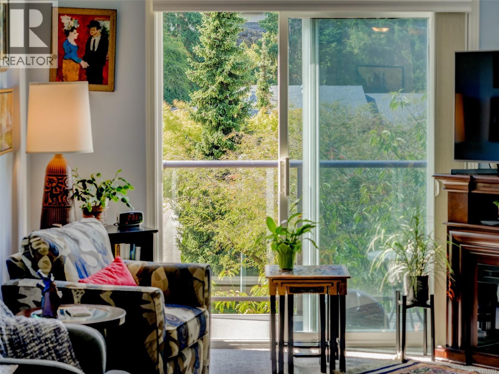 302 1485 Garnet Rd, Saanich