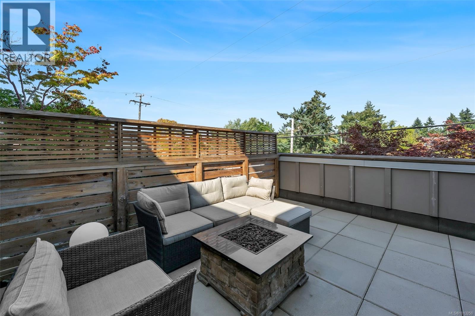 104 4343 TYNDALL Ave, Saanich