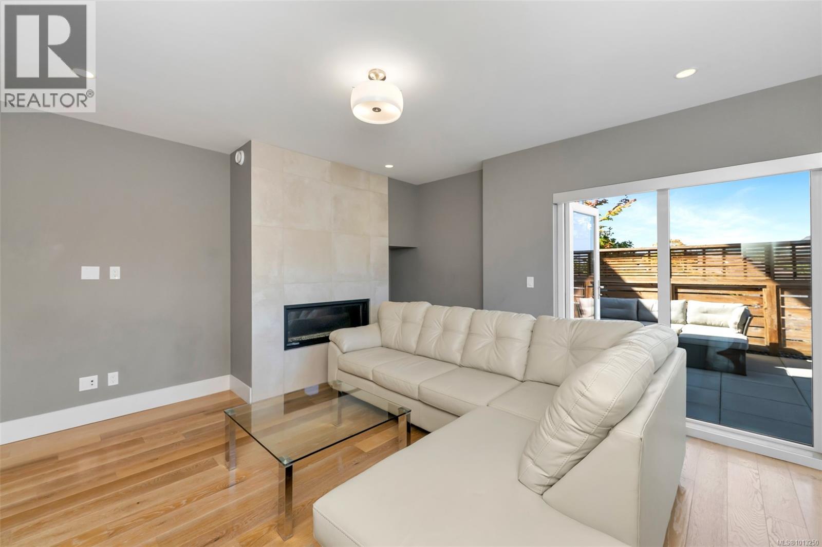 104 4343 TYNDALL Ave, Saanich