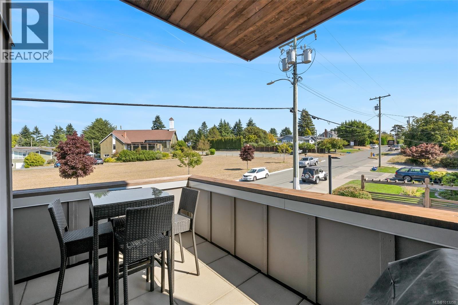 104 4343 TYNDALL Ave, Saanich