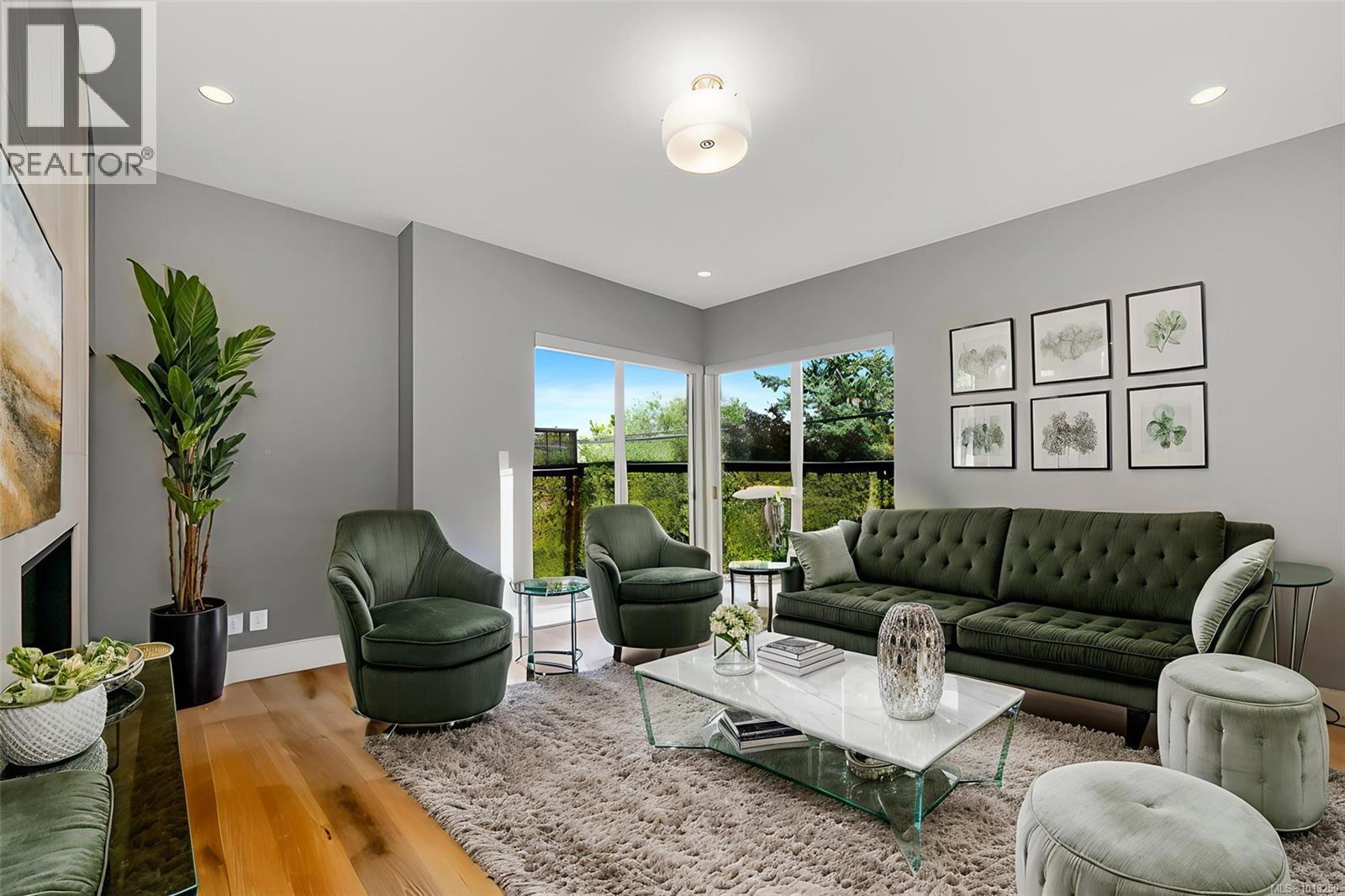104 4343 TYNDALL Ave, Saanich