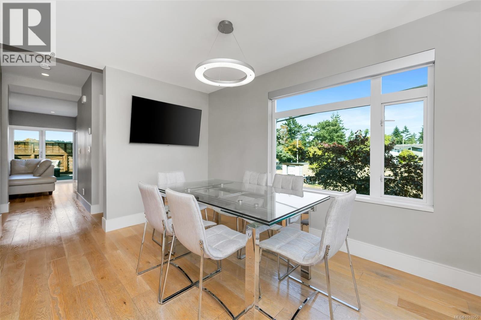 104 4343 TYNDALL Ave, Saanich