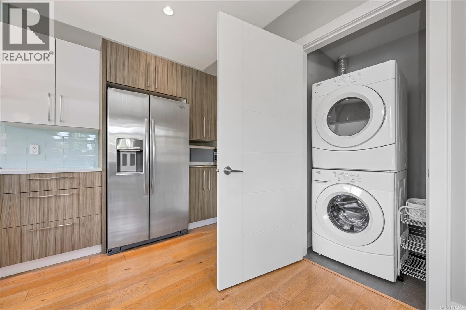104 4343 TYNDALL Ave, Saanich