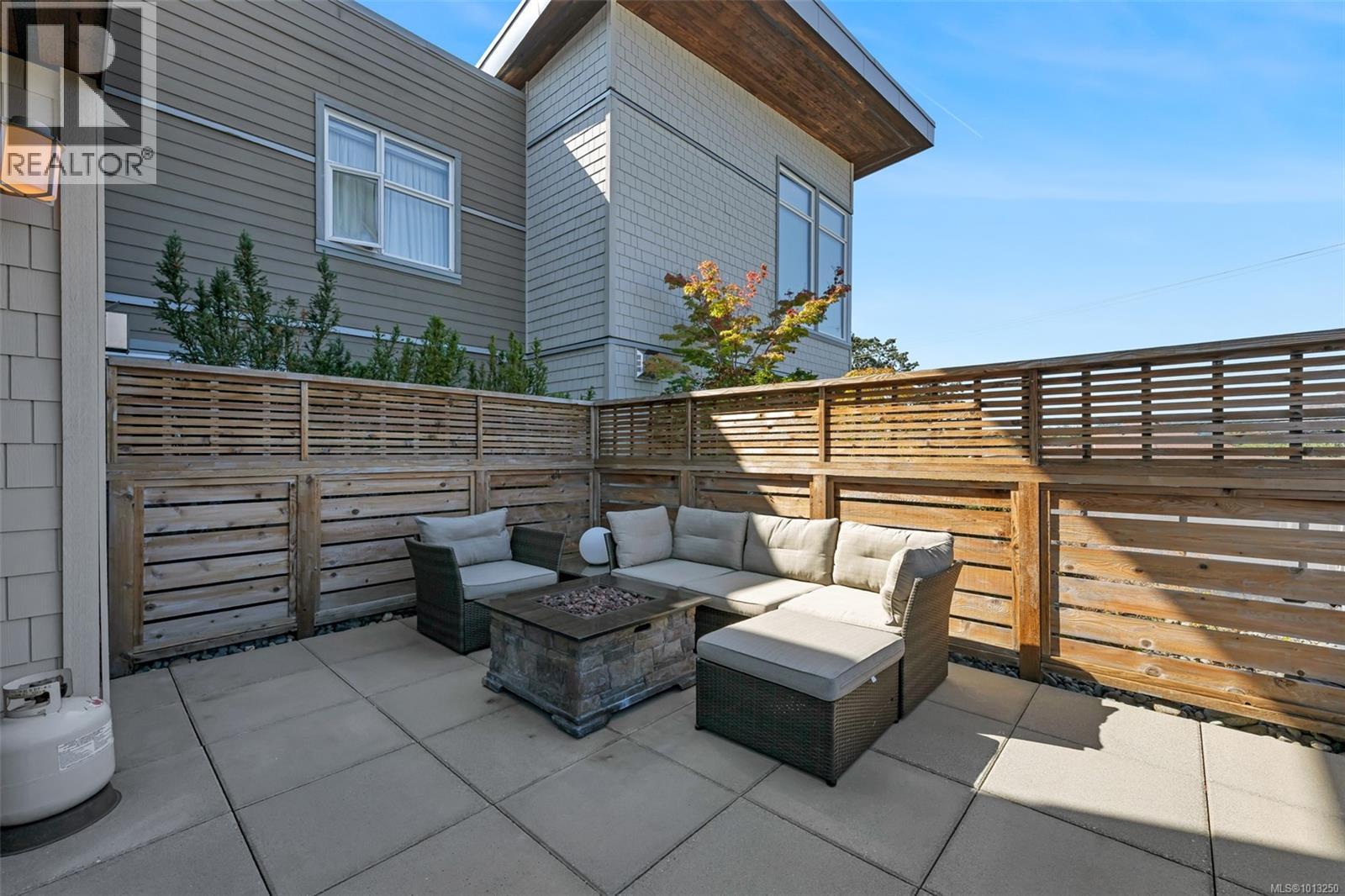 104 4343 TYNDALL Ave, Saanich