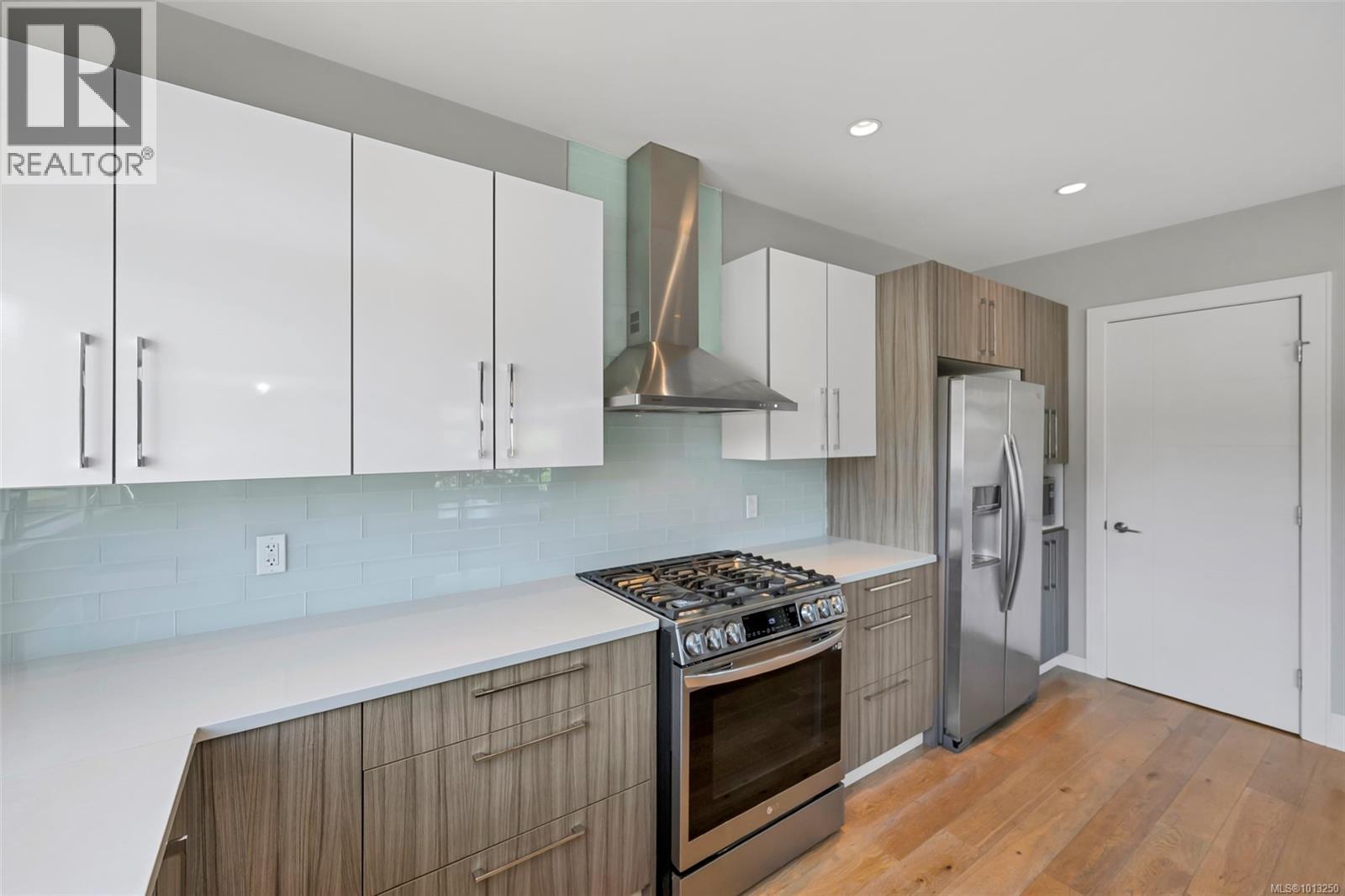 104 4343 TYNDALL Ave, Saanich