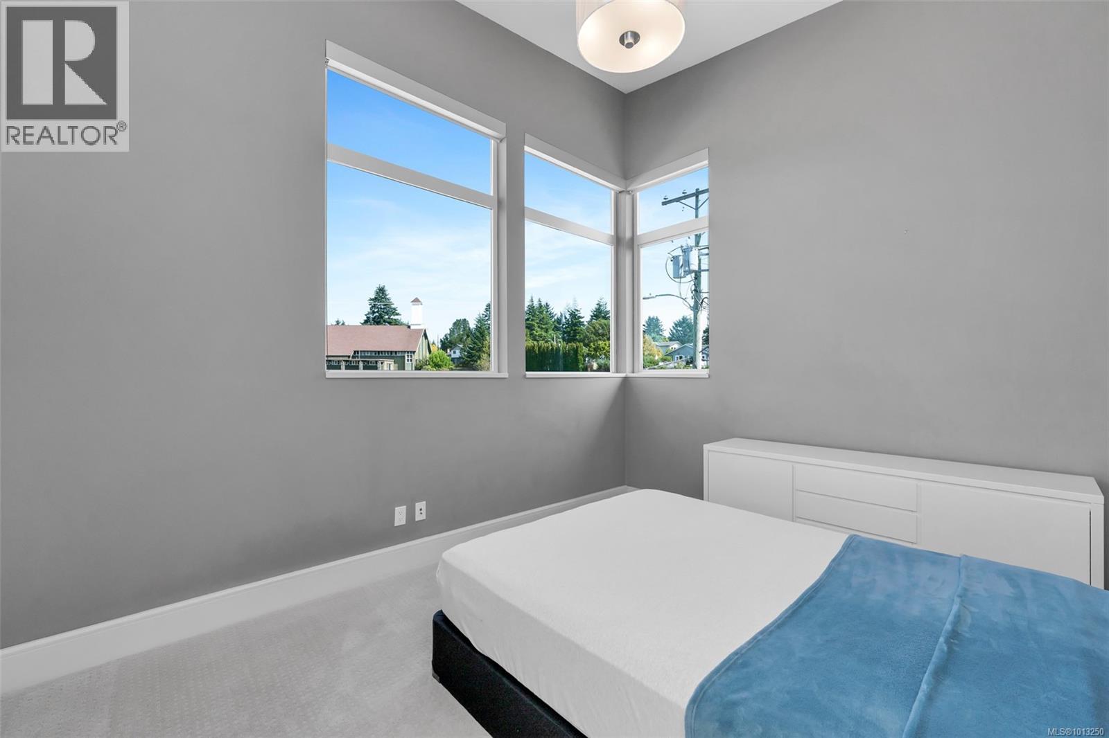 104 4343 TYNDALL Ave, Saanich