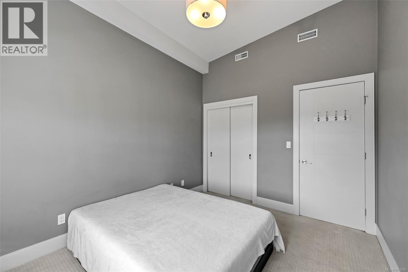 104 4343 TYNDALL Ave, Saanich