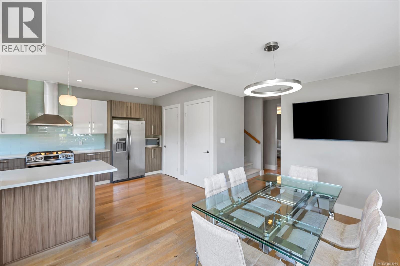 104 4343 TYNDALL Ave, Saanich