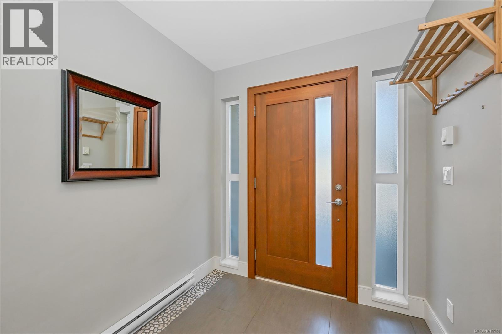 104 4343 TYNDALL Ave, Saanich