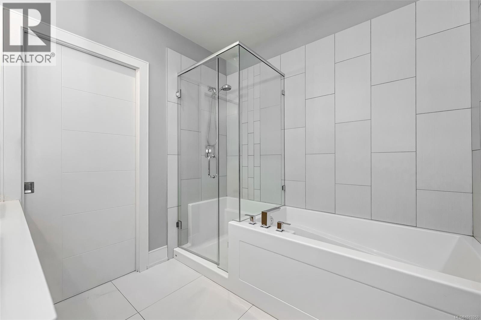 104 4343 TYNDALL Ave, Saanich
