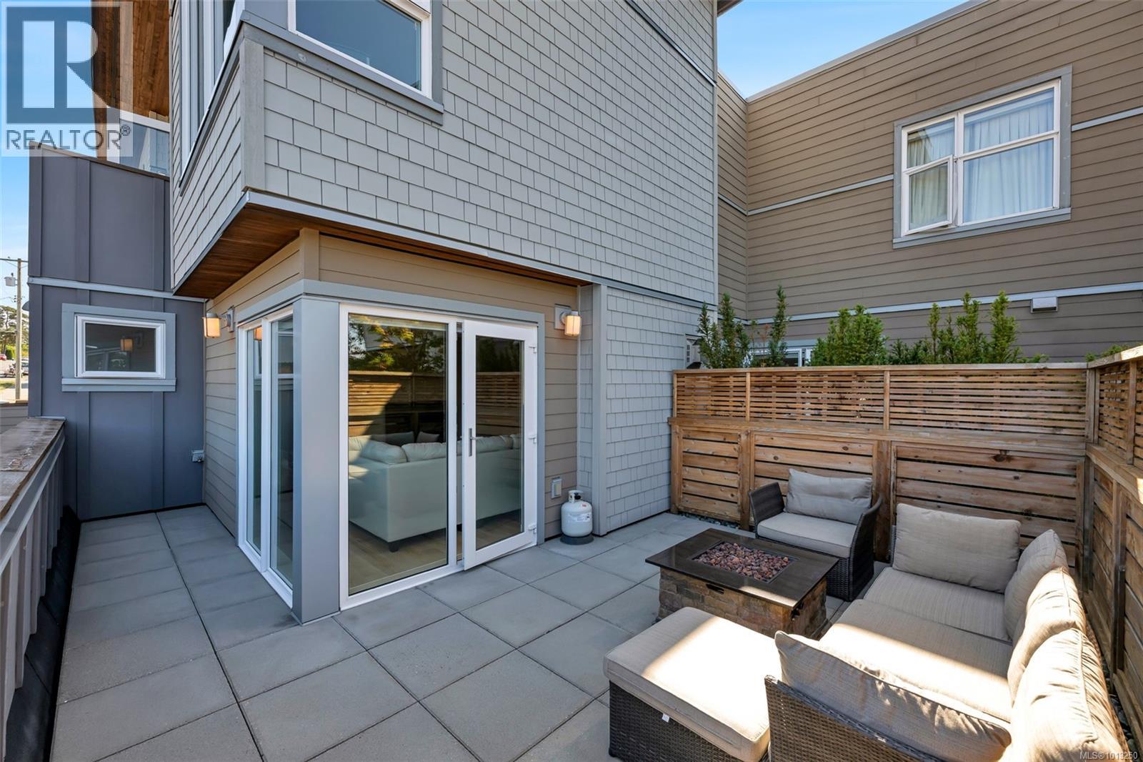 104 4343 TYNDALL Ave, Saanich