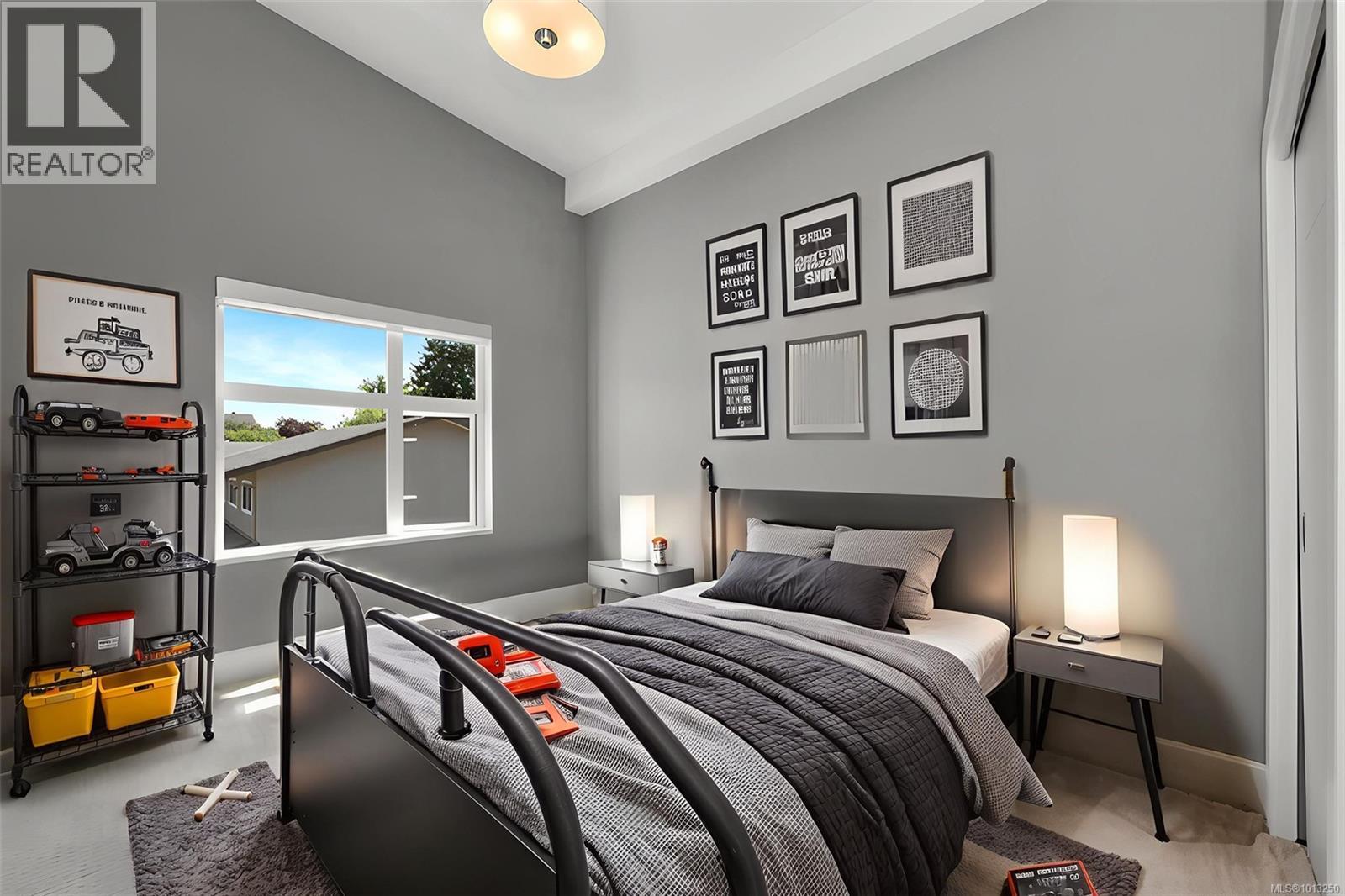 104 4343 TYNDALL Ave, Saanich