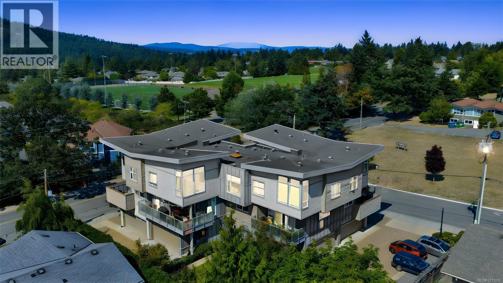 104 4343 TYNDALL Ave, Saanich