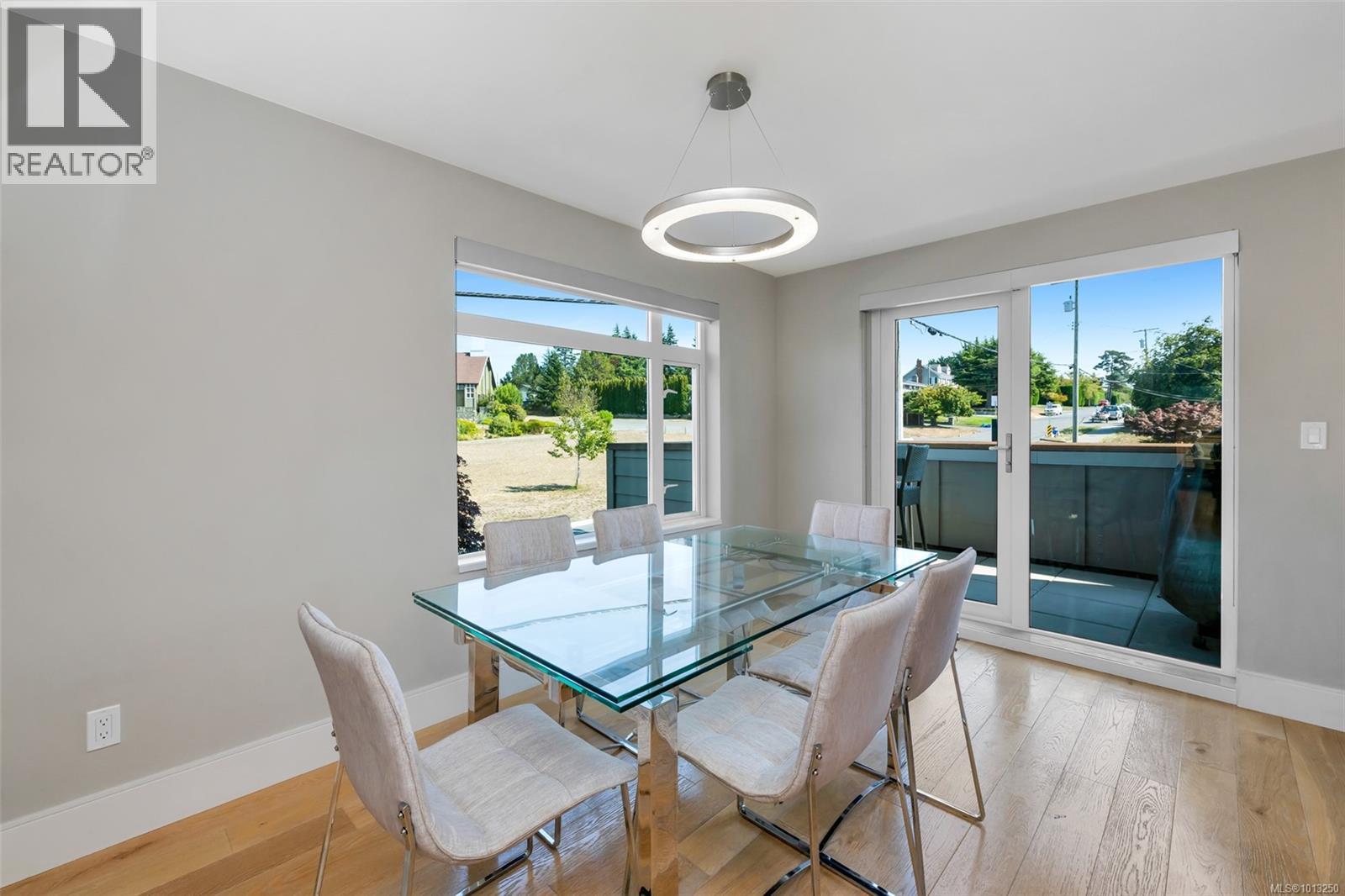 104 4343 TYNDALL Ave, Saanich