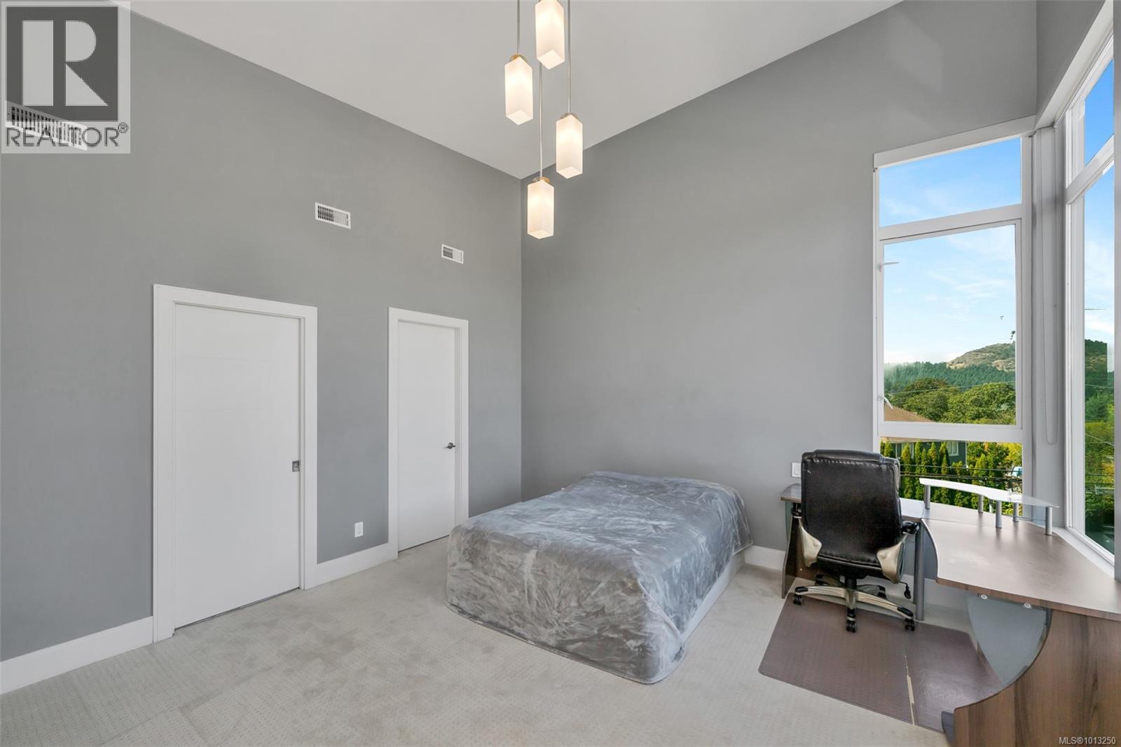 104 4343 TYNDALL Ave, Saanich