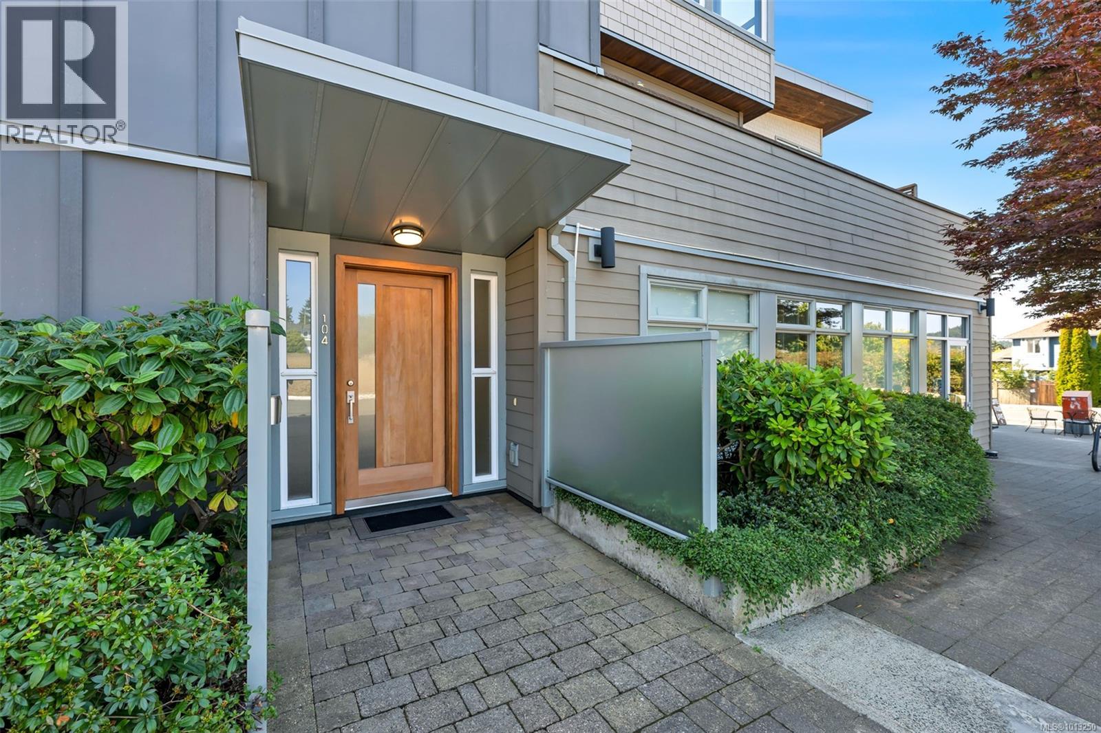 104 4343 TYNDALL Ave, Saanich