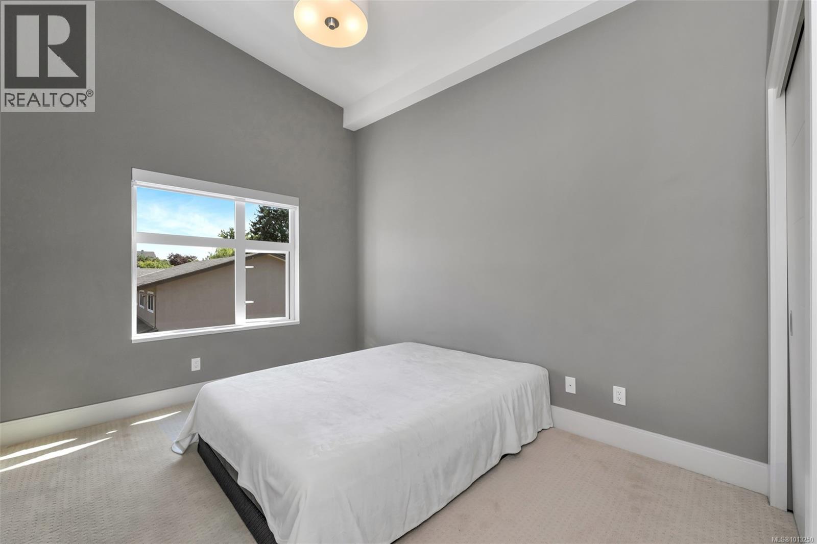 104 4343 TYNDALL Ave, Saanich